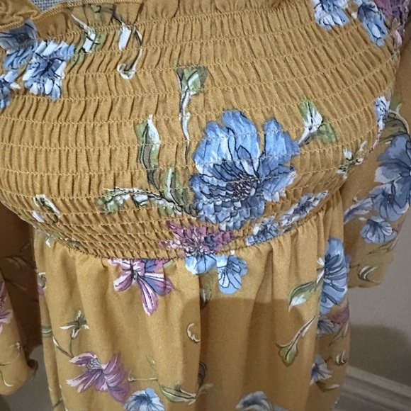 Beautiful Yellow Summer Dress - Picture 4 of 4